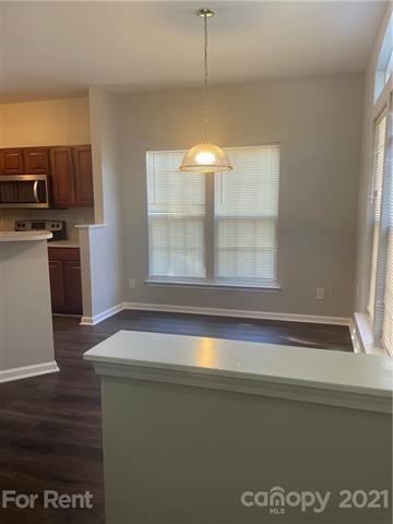 Building Photo - 1306 Stourbridge Lion Dr