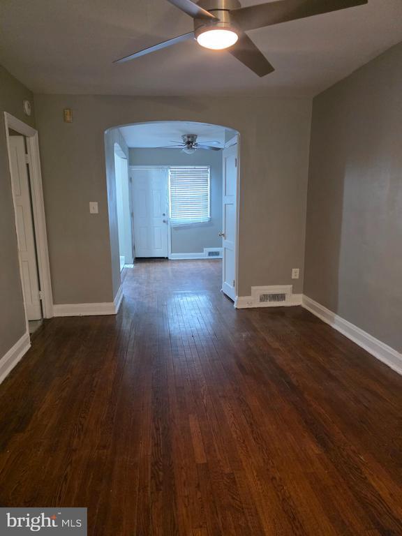 Building Photo - 814 E Cold Spring Ln