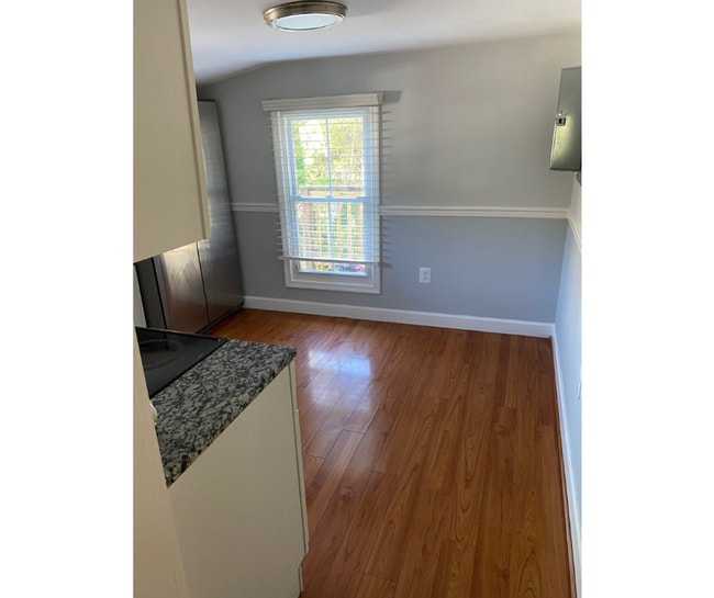 Building Photo - 438 Main St