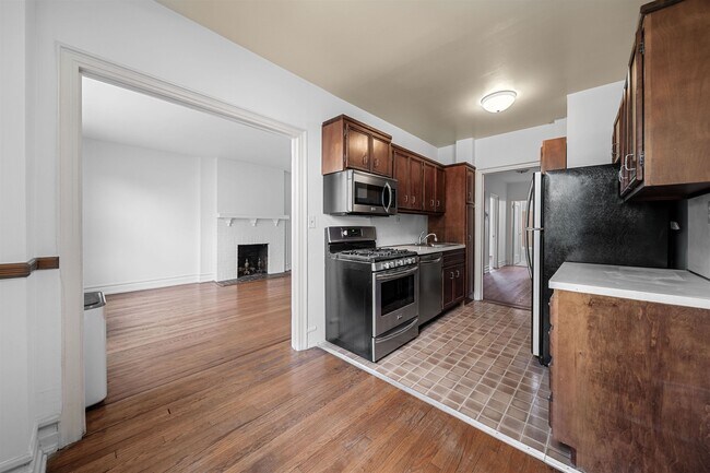 Building Photo - 100 E Palisade Ave