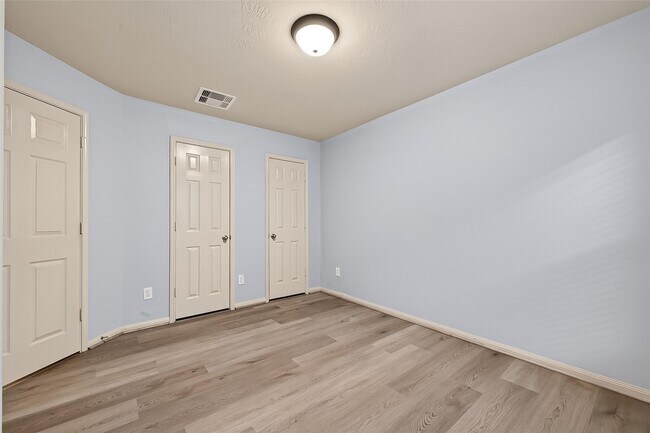 Building Photo - 28207 Chalet Park Dr