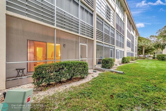 Building Photo - 2401 Antigua Cir
