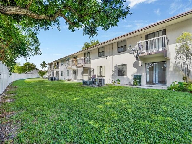 Building Photo - 6001 Shakerwood Cir