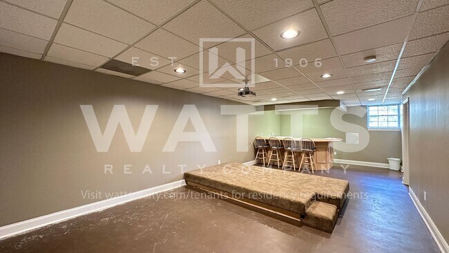 Building Photo - 4 Bedroom, 4.5 Bath Home in Heart of Hoover