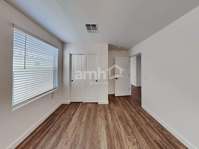 Building Photo - 4137 S 105th Dr