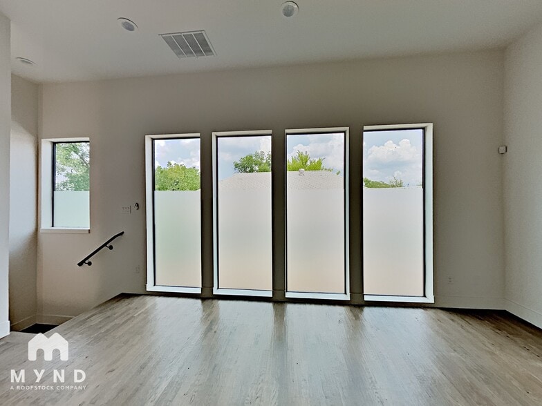 Building Photo - 4515 Cabell Dr