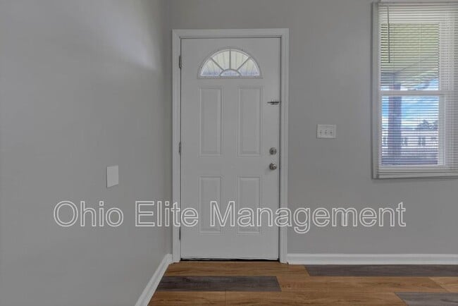 Building Photo - 2023 Sullivant Ave