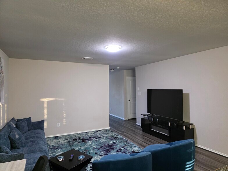 Building Photo - 31577 Acacia Vis