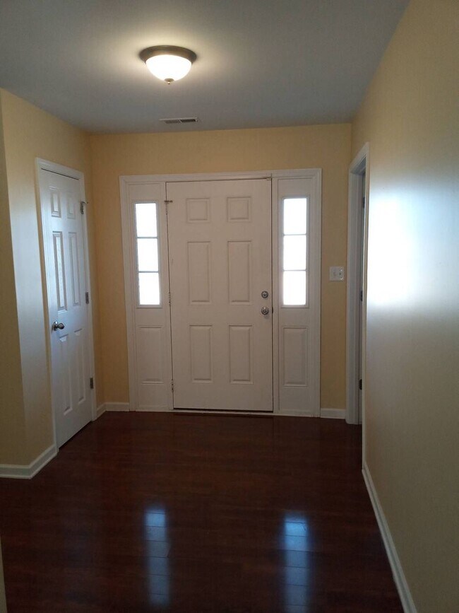 Building Photo - Gorgeous 4 Bedroom Home in Brookshire!