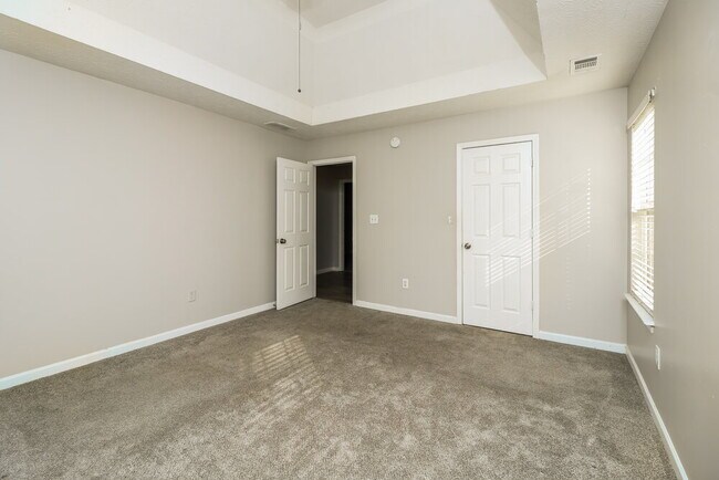 Building Photo - 145 S Barbara Ln