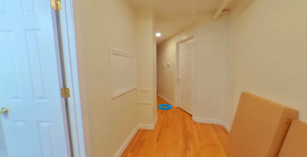 Building Photo - 22 Euston St