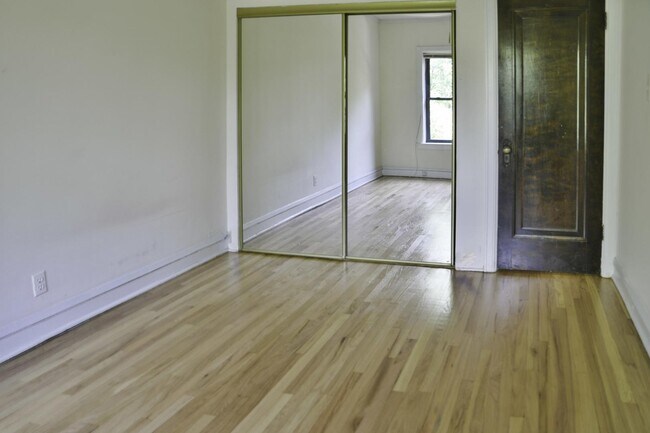 Building Photo - 4837 N Wolcott Ave