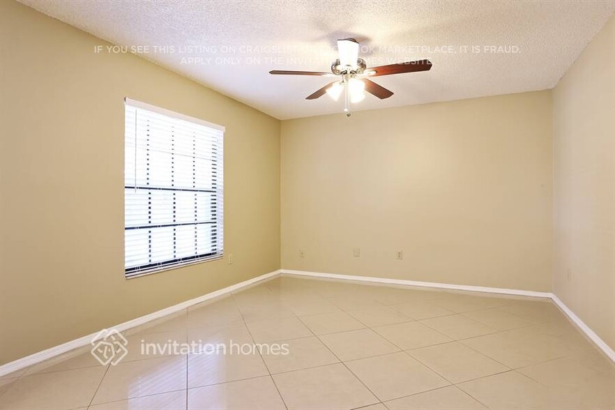 Building Photo - 901 Sandywood Dr