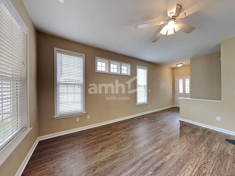 Building Photo - 204 Marino Pl