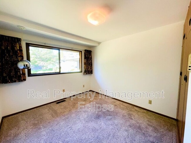 Building Photo - 11105 SE 59th St