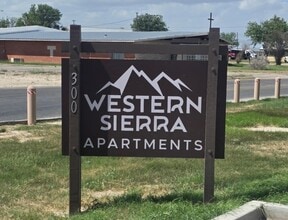 Building Photo - 210 Western Dr