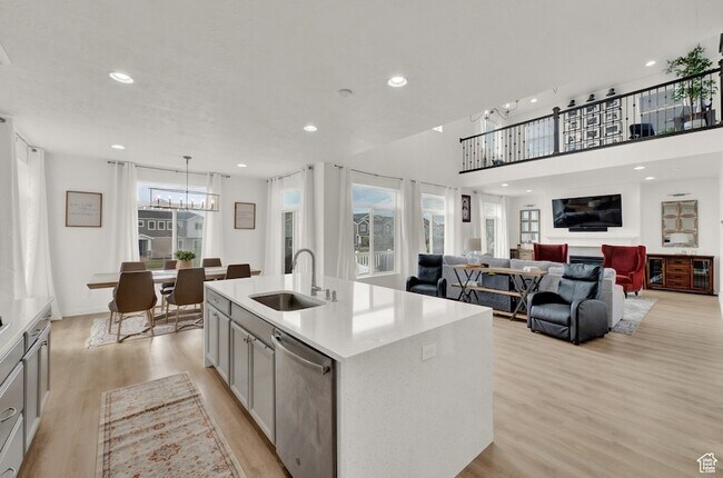 Building Photo - 15162 S Cantle Dr