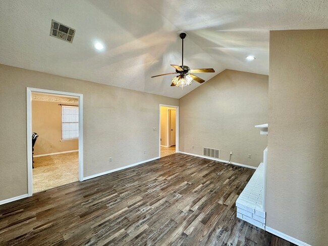 Building Photo - New flooring and paint!