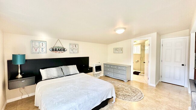 Building Photo - Spacious & Private Studio Layout Guest Hom...