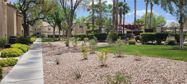 Building Photo - 7885 W Flamingo Rd