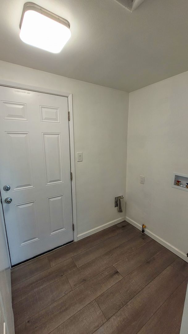 Building Photo - w8312