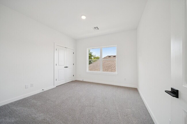 Building Photo - Modern 4/2.5 New Construction