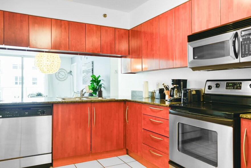 Building Photo - 1200 Brickell Bay Dr