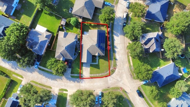 Building Photo - 21823 Wildcroft Dr