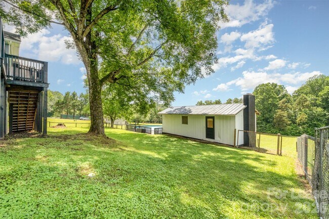 Building Photo - 1164 Bradford Mountain Rd