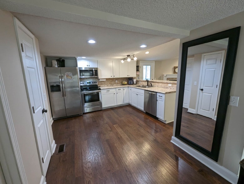 Building Photo - 213 Webb St