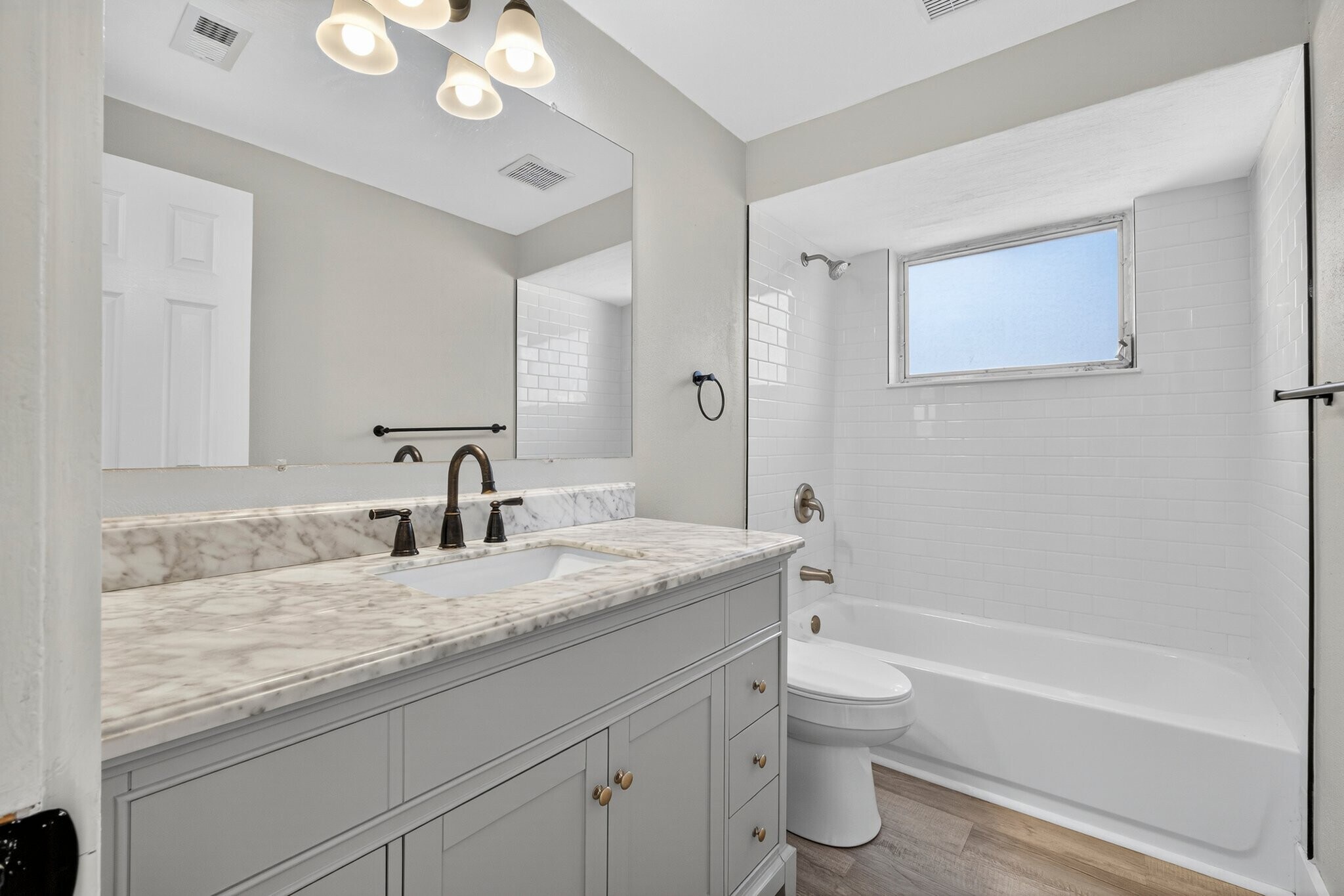 Building Photo - 3624 Oakhurst Dr