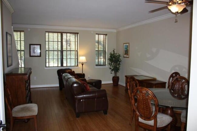 Building Photo - 612 Fern St