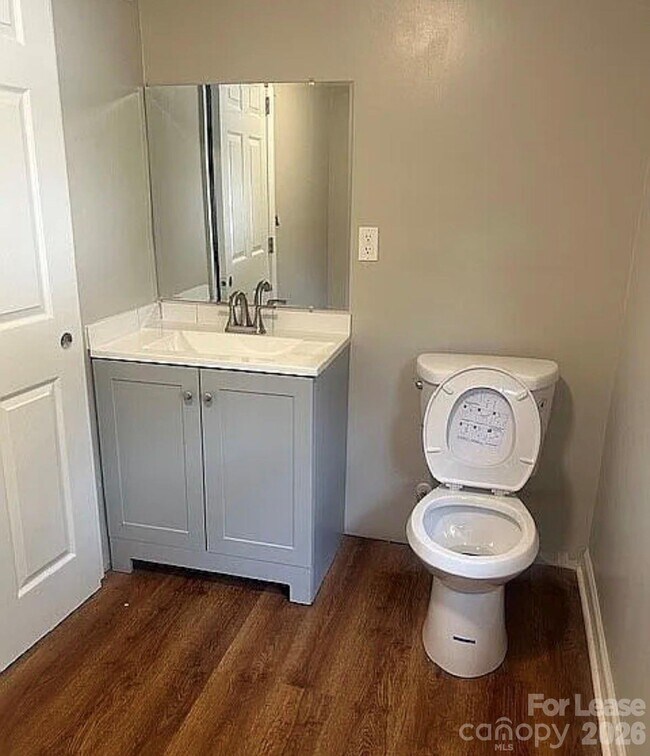 Building Photo - 740 Log Cabin Dr