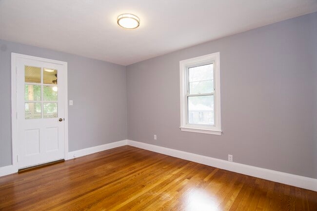Building Photo - 63 Grandview St