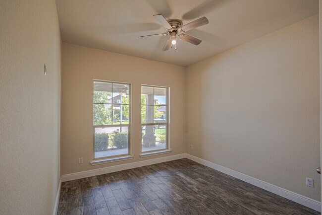 Building Photo - 121 Hematite Ln