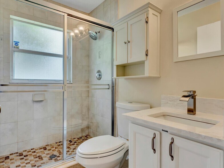 Guest bath - 5105 39th St W