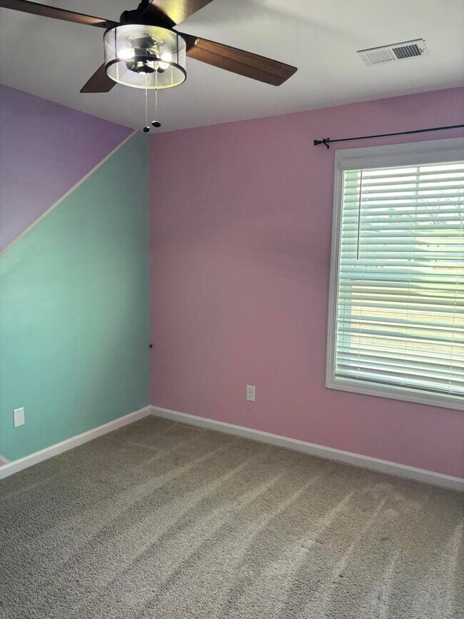 Building Photo - 335 Niblick Dr