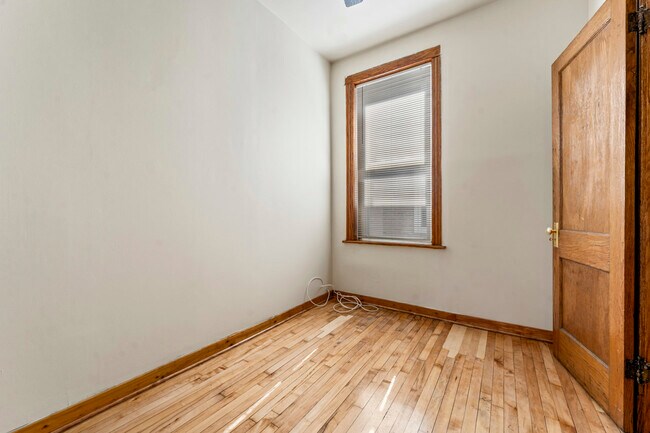 Building Photo - 2152 W Division St