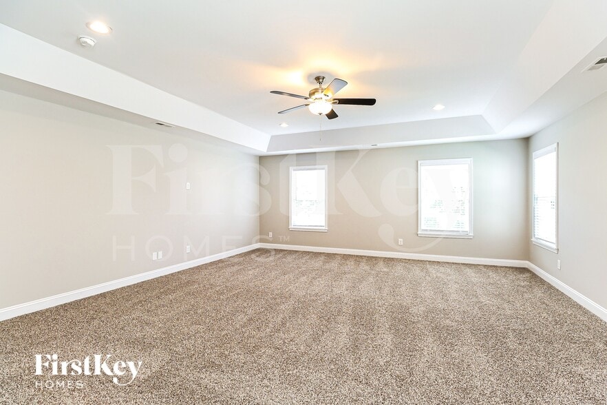Building Photo - 5602 Falkland Lane