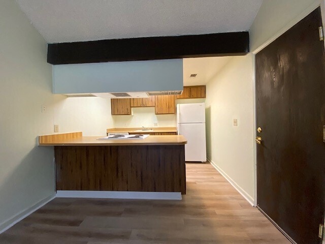 Building Photo - Charming and Well-Maintained 3-Bedroom, 2-...