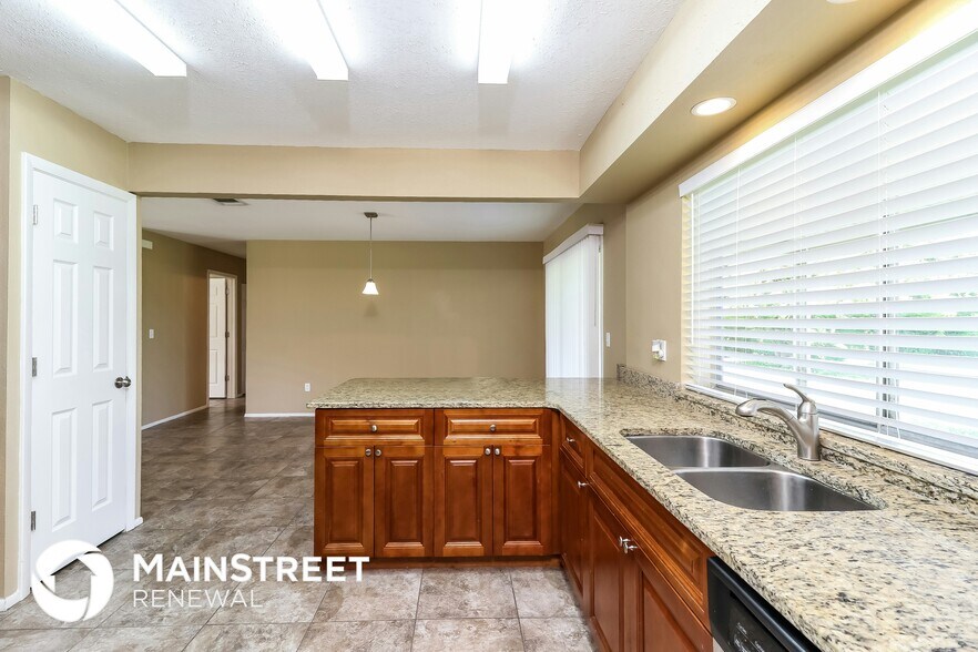 Building Photo - 3685 Avanti Cir