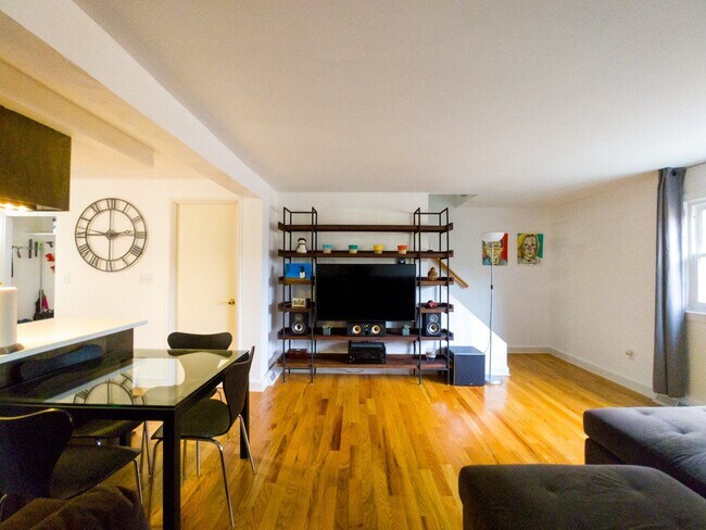 Primary Photo - Newly updated 2 Bedroom Townhouse in quite...