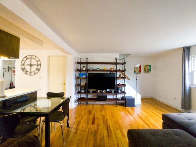 Primary Photo - Newly updated 2 Bedroom Townhouse in quite...