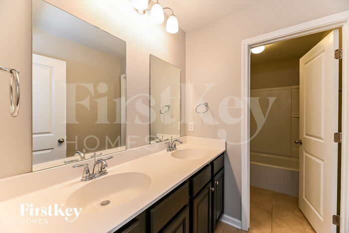 Building Photo - 203 Sabal Palmetto Ct