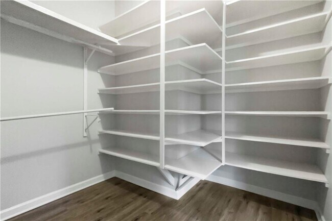 Building Photo - 2314 Wayside Dr