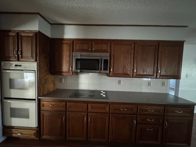 Building Photo - 360 Virtual Tour Available