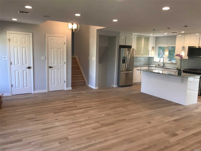 Building Photo - 158 Pollok Pl