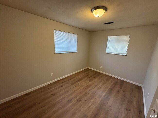 Building Photo - 2613 W Wardcliffe Dr