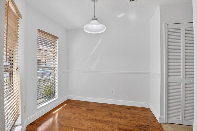 Building Photo - 10253 Riverbend Terrace