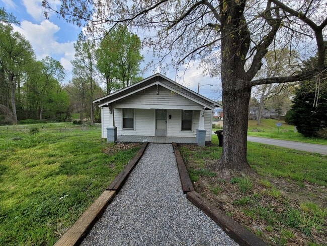 Primary Photo - Cute 2 BR House